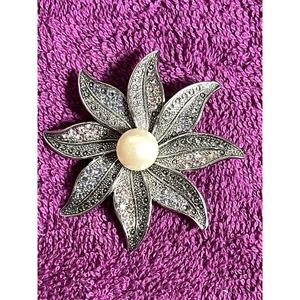 Premier Designs Starburst Pearl Sparkle Silvertone Pin Brooch